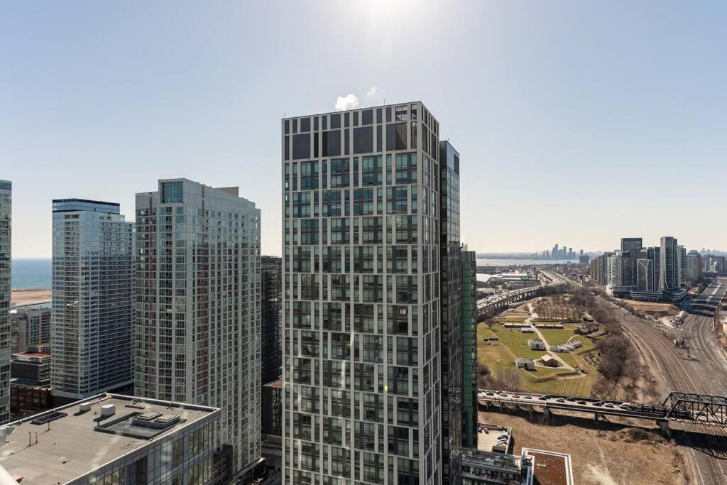 Luxury Downtown Lakeview & City View Condo Toronto Eksteriør bilde