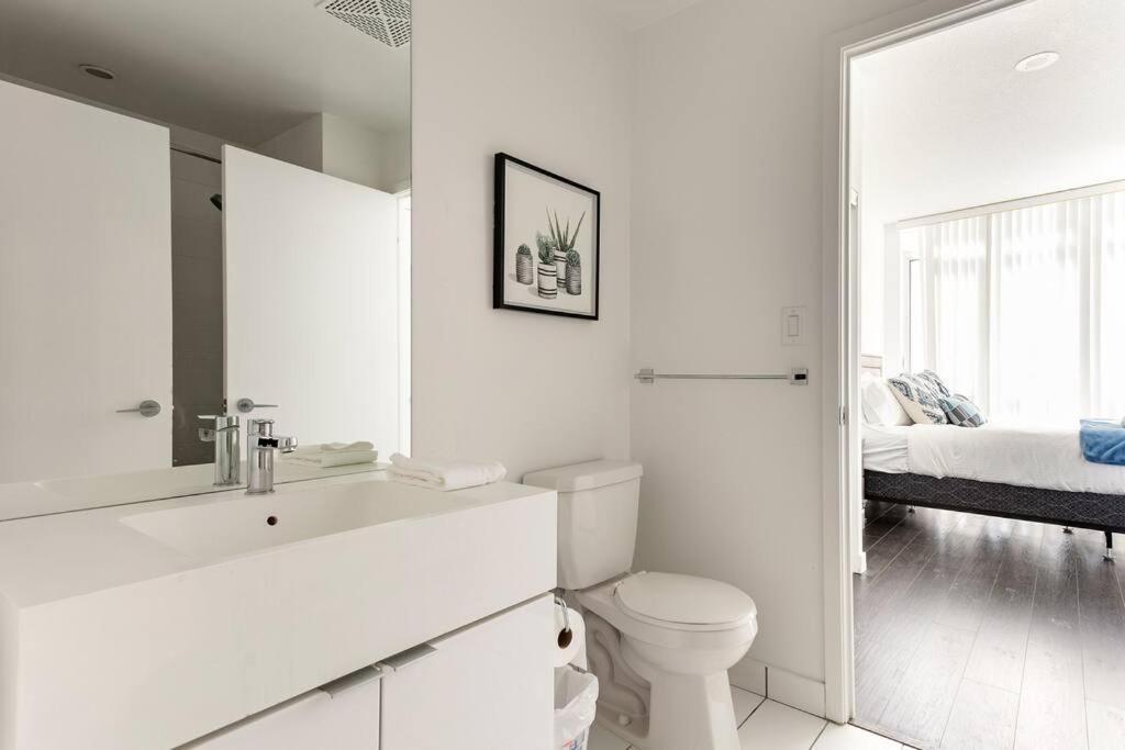 Luxury Downtown Lakeview & City View Condo Toronto Eksteriør bilde