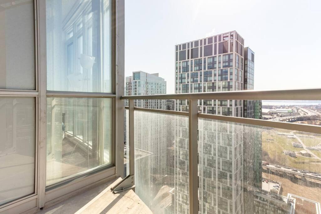 Luxury Downtown Lakeview & City View Condo Toronto Eksteriør bilde